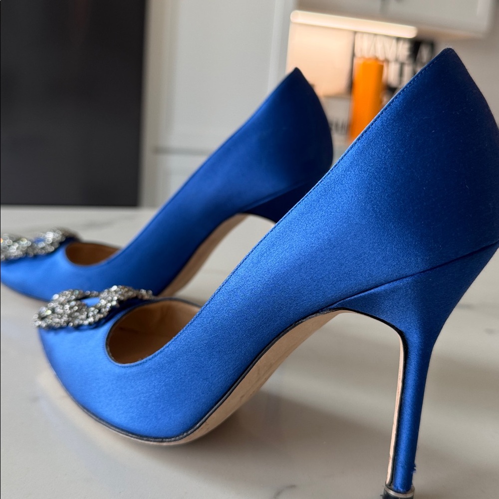 Manolo Blahnik Blue Satin Hangisi pumps - Picture 12 of 16